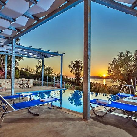 Zidanos Luxurious Sea Front Villa Marantochori Exterior foto