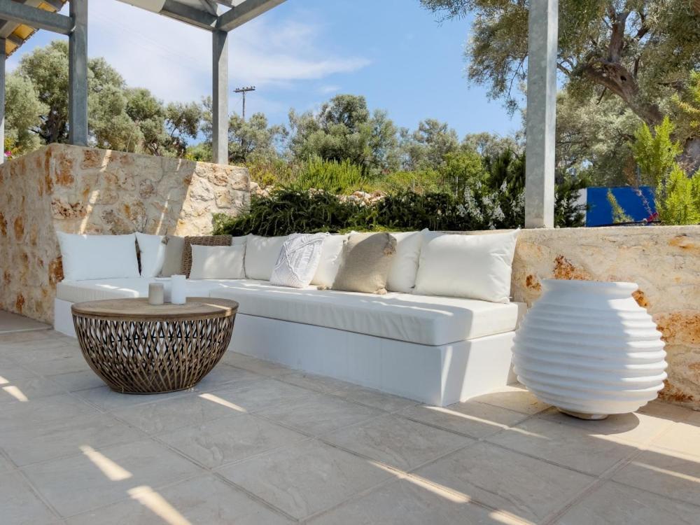 Zidanos Luxurious Sea Front Villa Marantochori Exterior foto