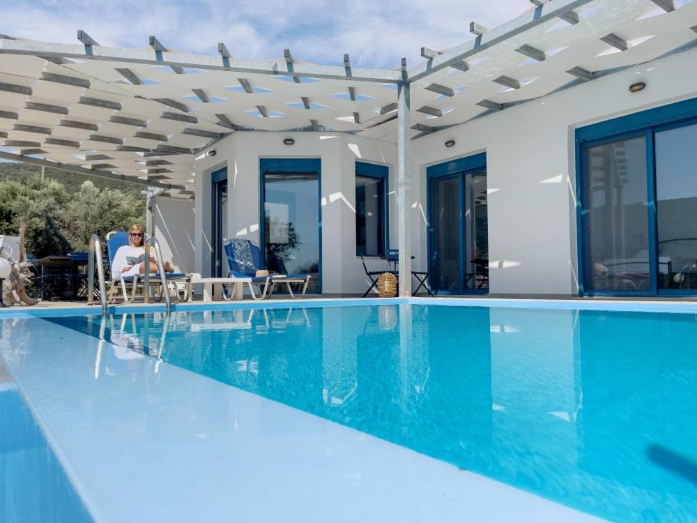 Zidanos Luxurious Sea Front Villa Marantochori Exterior foto