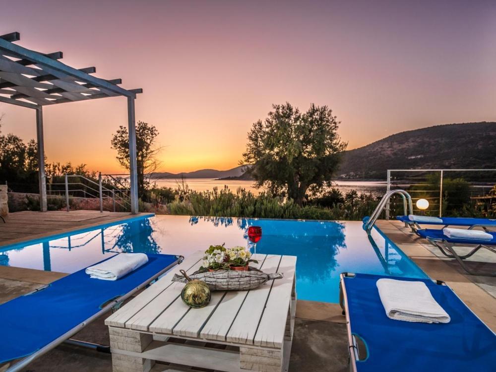 Zidanos Luxurious Sea Front Villa Marantochori Exterior foto