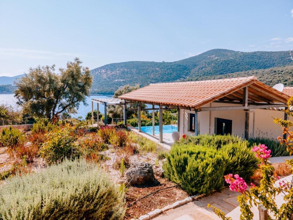 Zidanos Luxurious Sea Front Villa Marantochori Exterior foto
