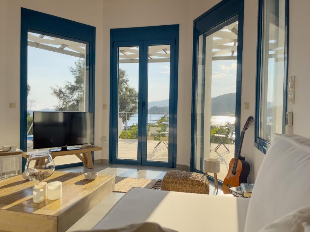 Zidanos Luxurious Sea Front Villa Marantochori Exterior foto