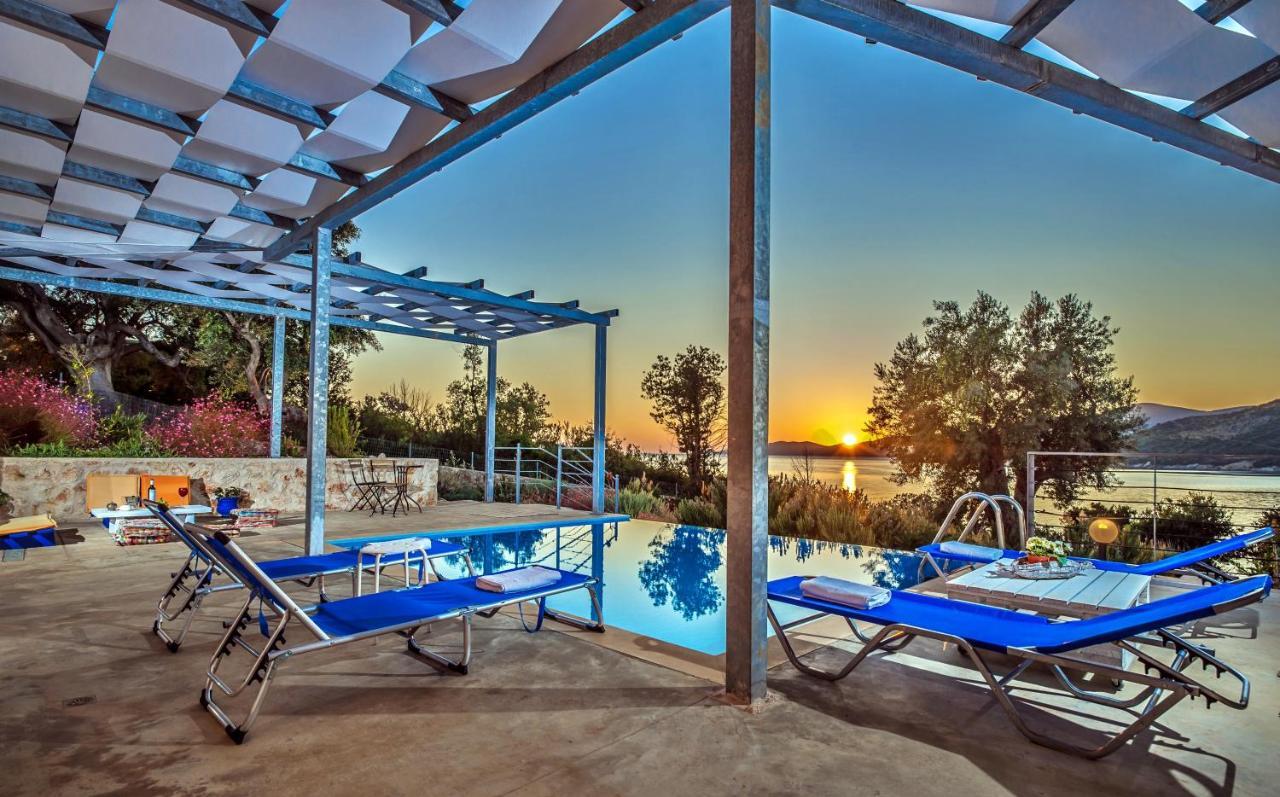 Zidanos Luxurious Sea Front Villa Marantochori Exterior foto